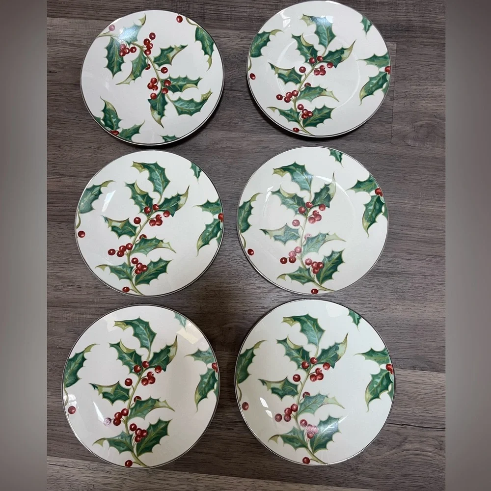 Restoration Hardware Set of 6 Lunch Plates EUC Christmas Holly Berry Desserts